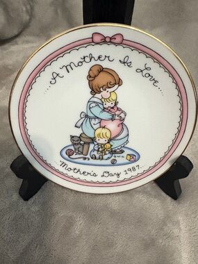 Avon Collector Plate with Brown Gold Lettering